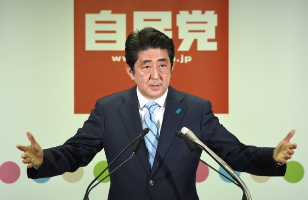 日本首相安倍因 “森友学园” 丑闻支持率持续下降