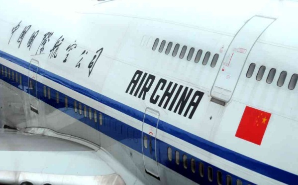 中国国航乘客钢笔劫持空姐 事件已成功处置