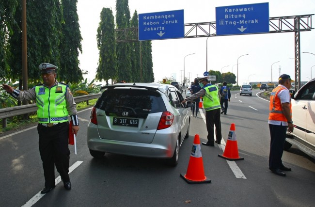 雅加达-当格朗高路今天测试单双车牌通车