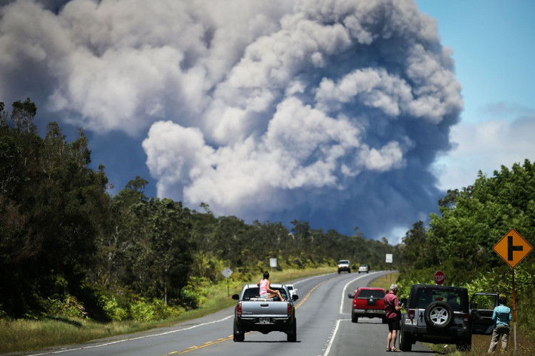 夏威夷基拉韦火山再度喷发 火山灰最高达 9100 多米