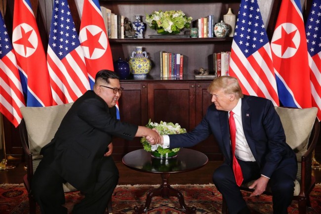 特朗普和金正恩历史性会晤取得积极反应