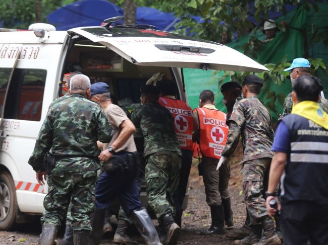 泰国被困溶洞 13 人全部获救 : 状态良好但体重下降