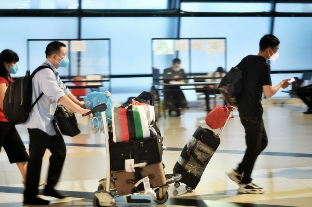 Illustration of Chinese foreigners entering Indonesia. (photo source : Indonesia Ministry of Health)