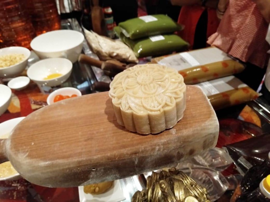Moon cake. (photo : Krispen/Medcom.id)