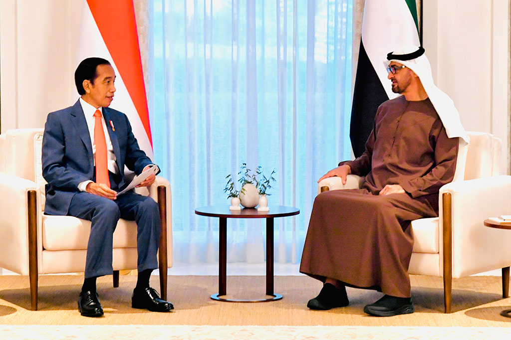  President Joko Widodo held a bilateral meeting with Abu Dhabi Crown Prince Sheikh Mohammed Bin Zayed Al Nahyan at Abu Dhabi, United Arab Emirates. (photo : Presidential Secretariat)