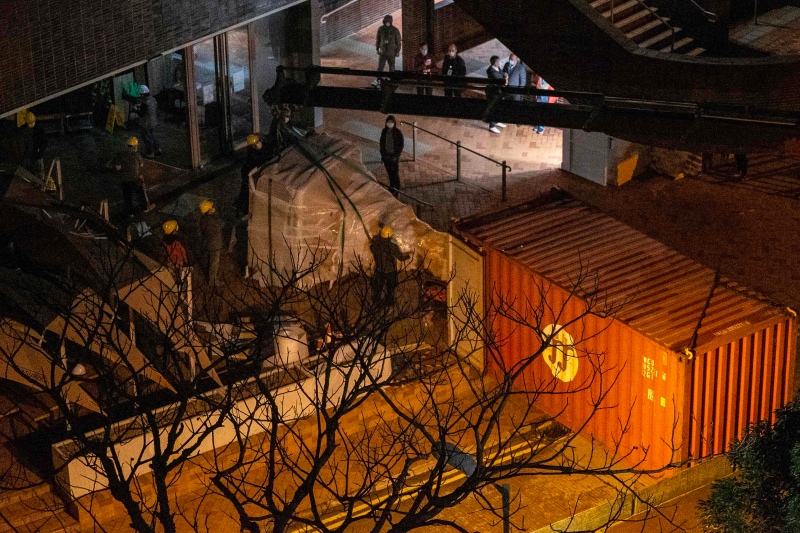 Hong Kong Tiananmen Square statue removed. (photo : AFP)