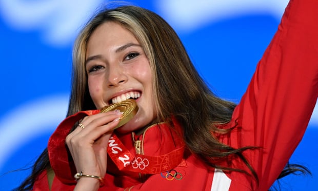 Beijing Winter Olympics Freeski gold medallist Eileen Gu. (photo :  Manan Vatsyayana/AFP/Getty Images)