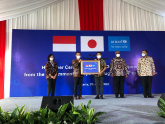 日本和UNICEF向印尼提供300台疫苗冷藏器