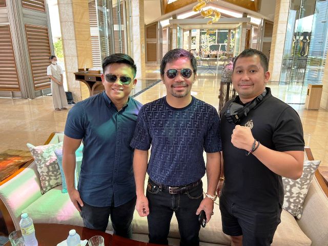 Manny Pacquiao (center). (Photo : Istimewa)
