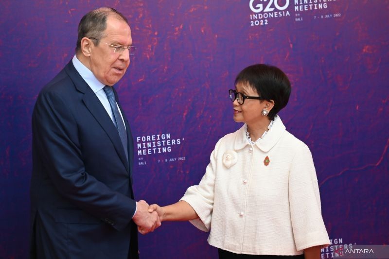 Indonesia Foreign Minister Retno Marsudi with Russia Foreign Minister Sergei Lavrov.