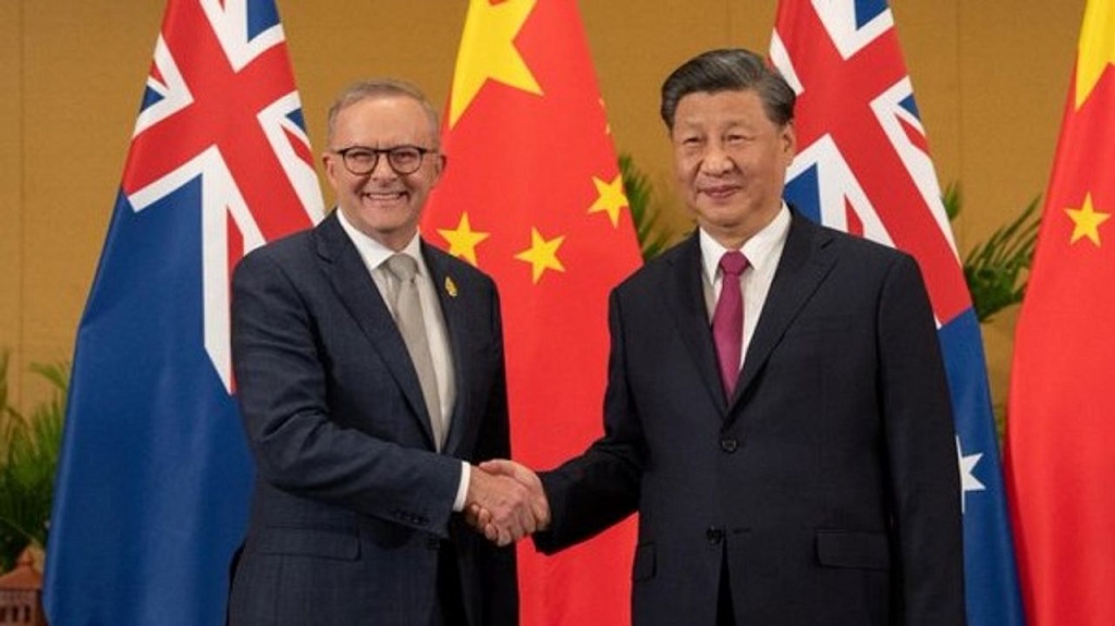 Australian PM Anthony Albanese shakes hands with Chinese President Xi Jinping on the sidelines of the G20 Summit in Nusa Dua, Bali, November 15, 2022. (Twitter/Anthony Albanese)