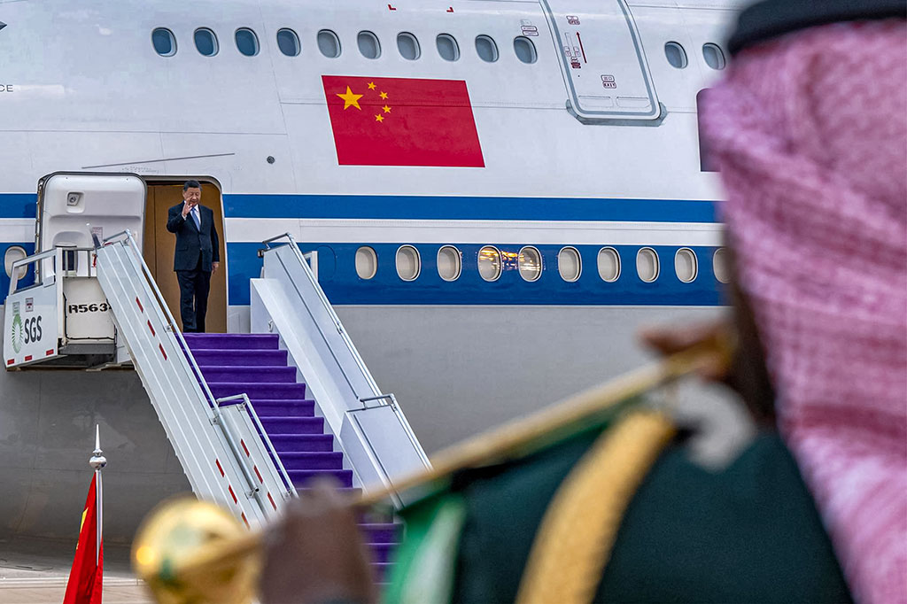 Chinese President Xi Jinping Arrived in Saudi Arabia. (photo : AFP PHOTO/SAUDI TV)