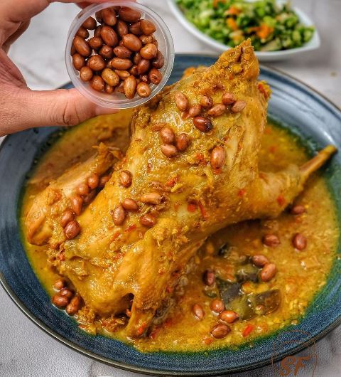  Ayam Betutu. (photo : Instagram Kuliner Surabaya Foodies SF/@surabayafoodies)