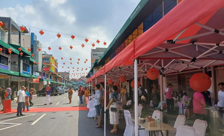 Mid-Autumn Festival in Tanjungpinang. (photo : ANTARA)