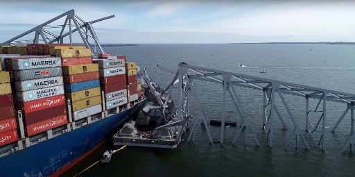 Baltimore Key bridge collapses after ship collision. (photo : AFP)