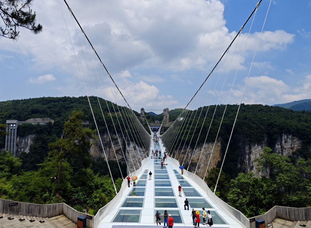  Glass bridge at the Zhangjiajie National Forest Park, Hunan Province, China. (CNSPHOTO via CGTN)