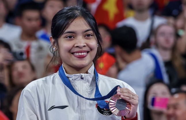 Indonesia takes home first medal  through Gregoria Mariska Tunjung in women singles badminton.