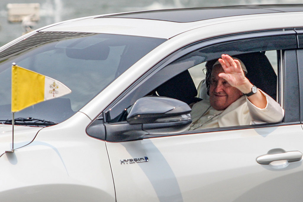 Pope Francis arrives in Indonesia. (photo : MI)