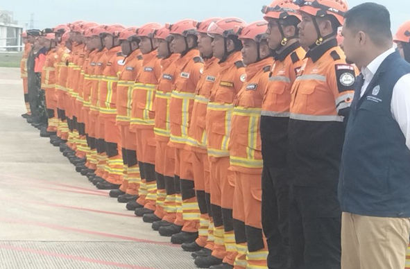  BNPB personnel during a ceremony before departing from Halim Perdanakusuma Air Force Base Airport, East Jakarta, April 1, 2025. (ANTARA)