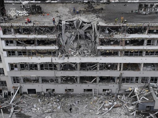  Photo taken and released by the State Emergency Service of Ukraine on April 6, 2025, shows Ukrainian rescuers working on the top of a damaged multi-storey building following a Russian missile strike in Kyiv amid the Russian invasion of Ukraine. Handout/S