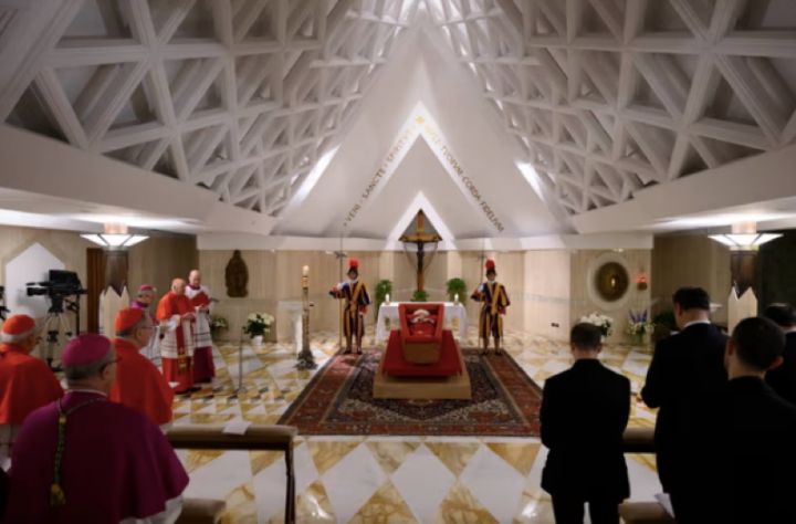 Photo : Vatican Pool/Guardian