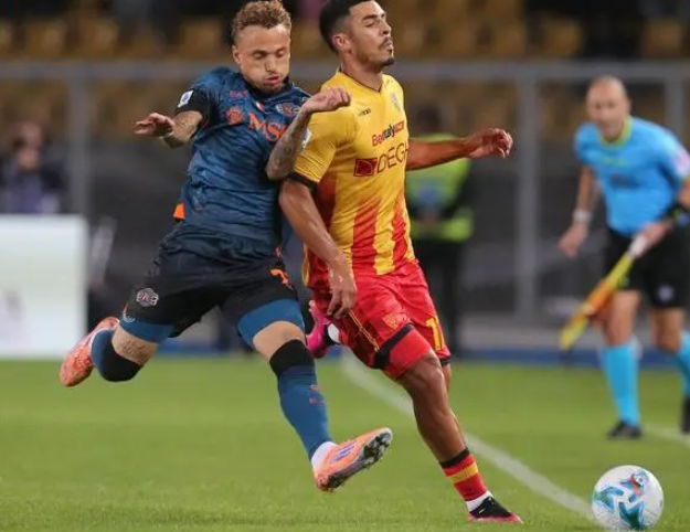 那不勒斯vs莱切。资料图片：懂球帝