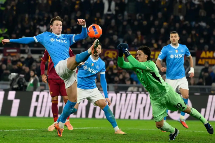 罗马vs那不勒斯。图片：新华社