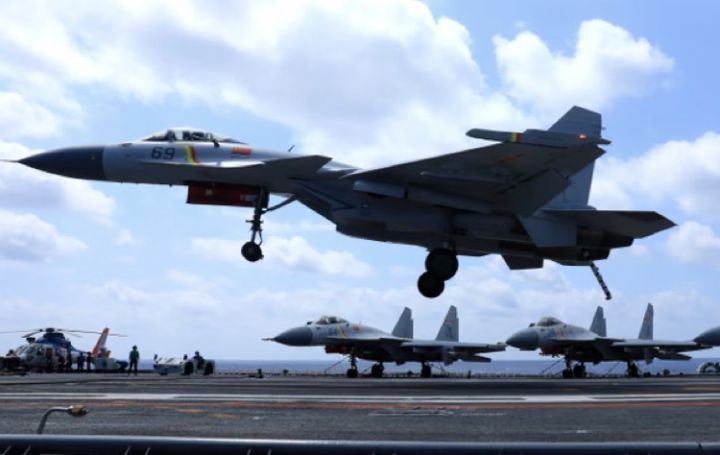 中国战机锁定日本战机       空中紧张局势持续