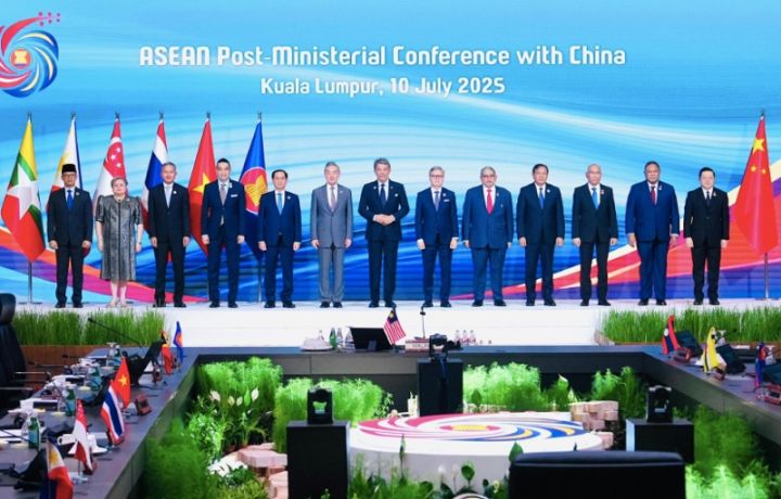 东盟与中国外长在马来西亚举行会议。图片：印尼外交部