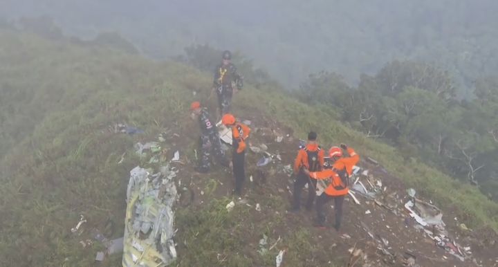南苏拉威西小型飞机坠机事故：搜救行动今日继续 