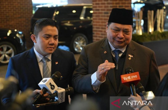 内阁秘书泰迪（左）。图片：安塔拉通讯社