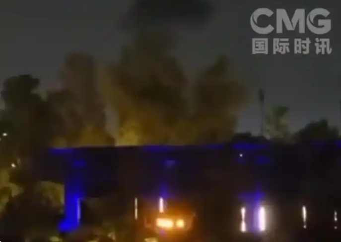 美国驻沙特阿拉伯利雅得大使馆遭袭击。图片：中央广播电视总台