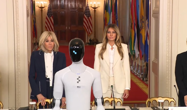 梅拉尼娅携人形机器人“Figure 3”亮相白宫