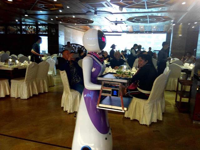 中国贵州省贵阳市体验机器人餐厅