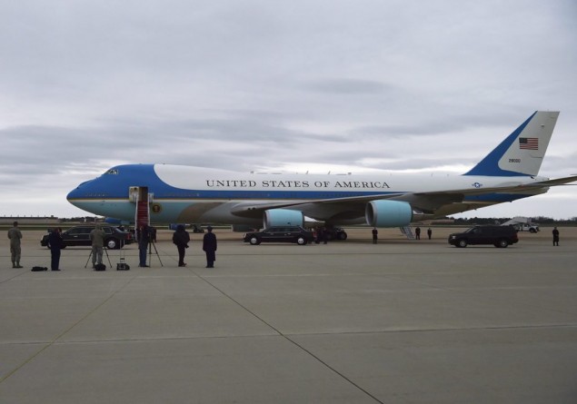 遭炸弹威胁       美国总统军用机场短暂封锁