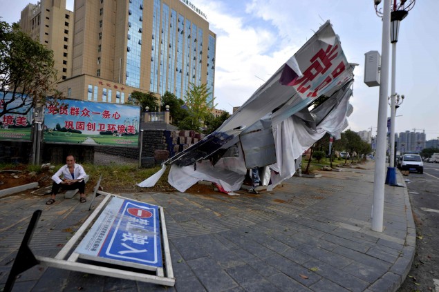 中国南方台风 “妮妲” 袭击造成数万人受灾