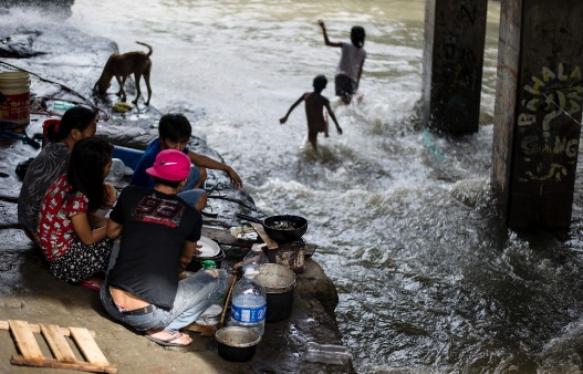 台风  “莎莉嘉” 致越南连日暴雨    至少 20 余人死亡 