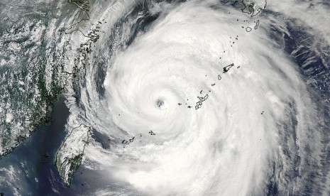 台风 “莎莉嘉”  和 “海马” 登陆中国