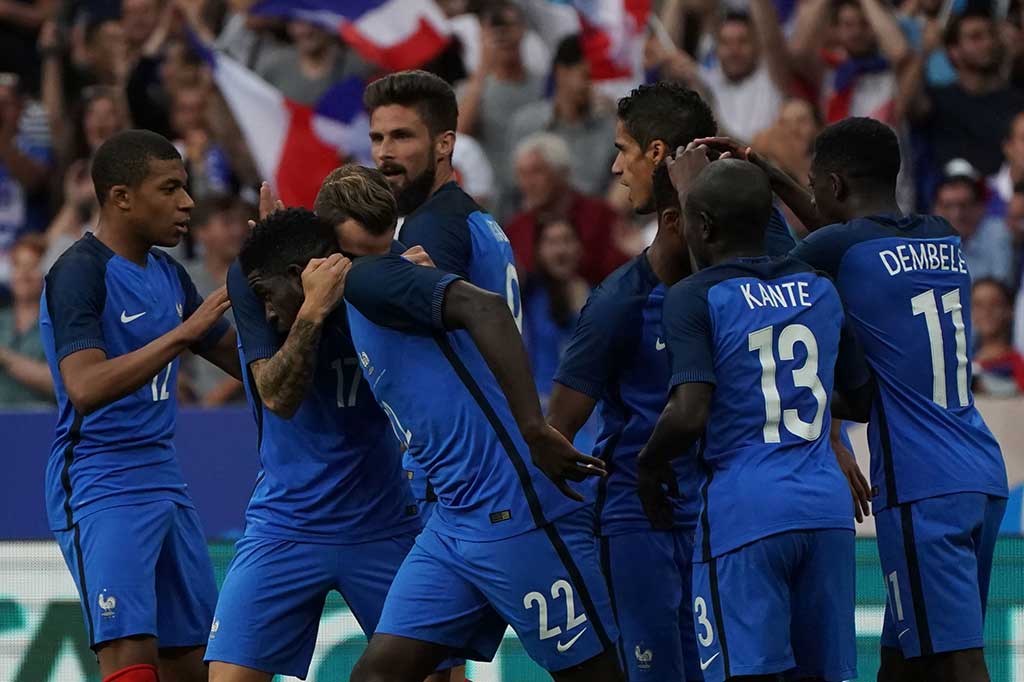 热身赛 ： 10 人法国 3-2 胜英格兰