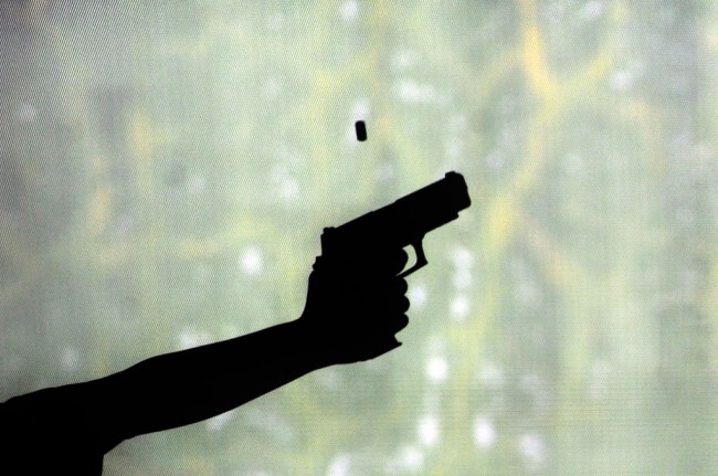 国会大楼遭流弹击  ：   当局发现 2 新子弹孔