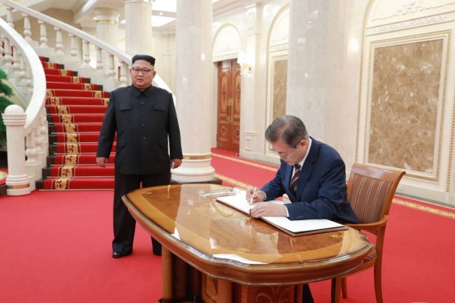 文在寅称金正恩或不久后出访韩国  