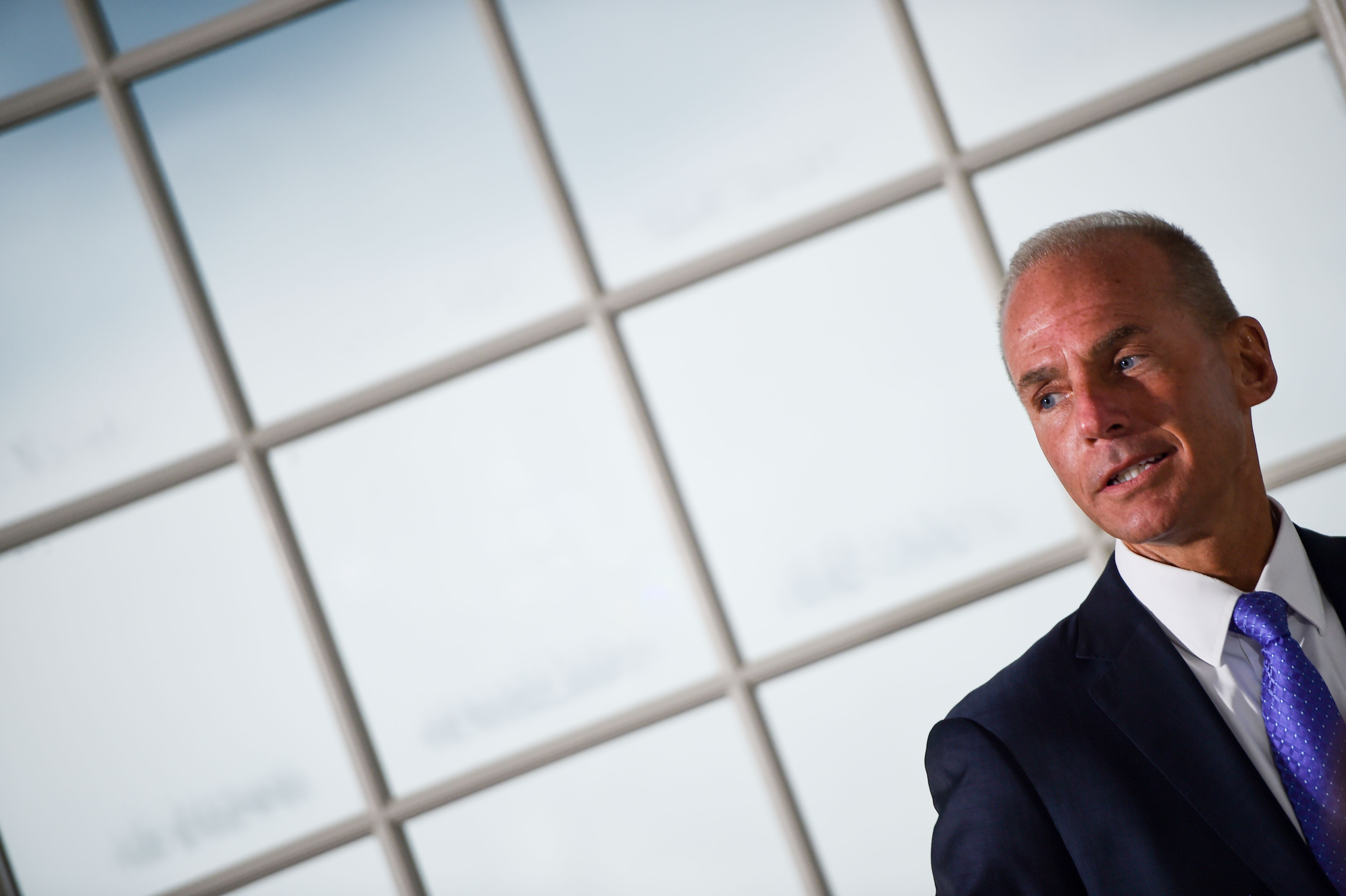 外媒称波音CEO就两起空难向遇难者家属道歉