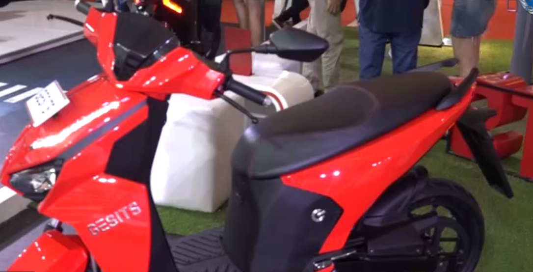  国内首辆自行研发电动摩托车亮相     能减少燃料使用