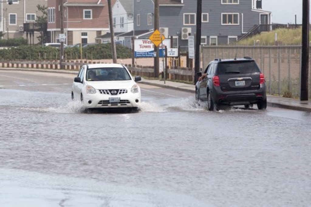 热带风暴亨利登陆美罗德岛   超11万户家庭断电 