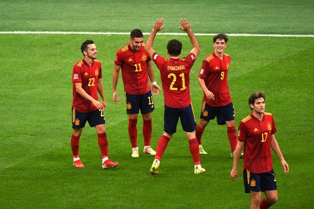 欧国联 ：西班牙 2-1 胜10人意大利