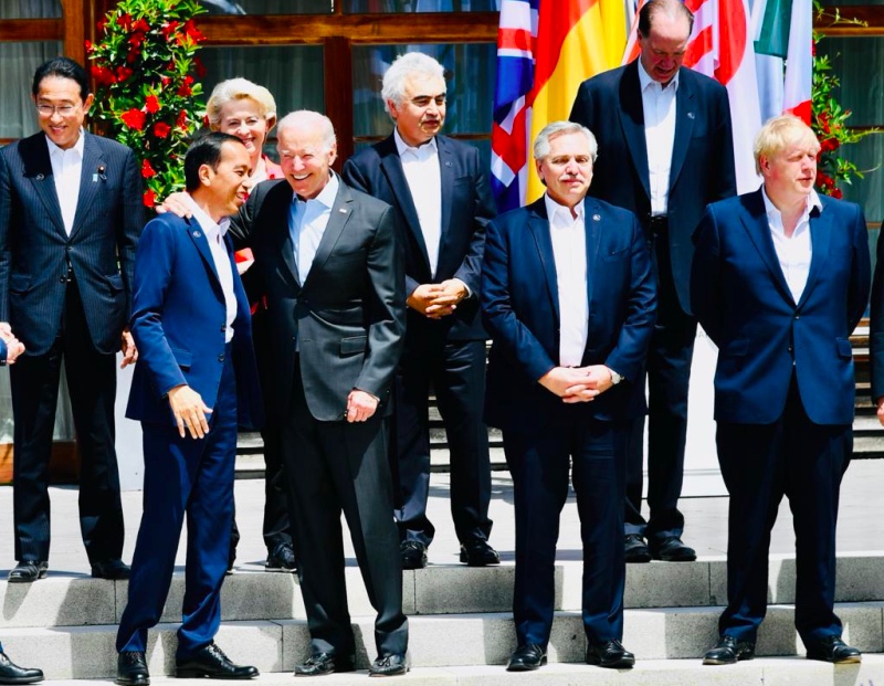 佐科威G7峰会上与国家领导人亲密时刻 