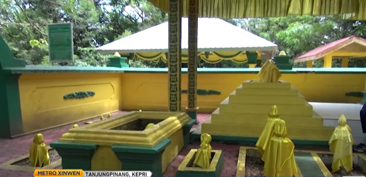 黄蜂岛皇家陵墓区吸引游客前来扫墓