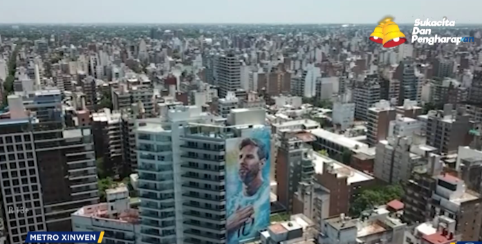 罗萨里奥是梅西出生地，处处可见梅西巨幅壁画