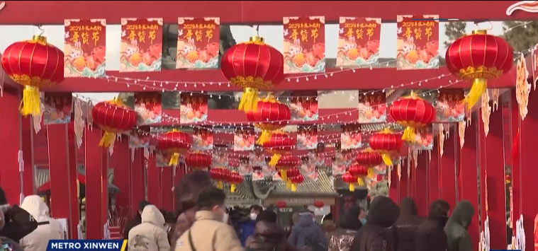 中国迎春活动：贵州五彩灯展添喜庆气氛，陕西铁匠创造烟花表演