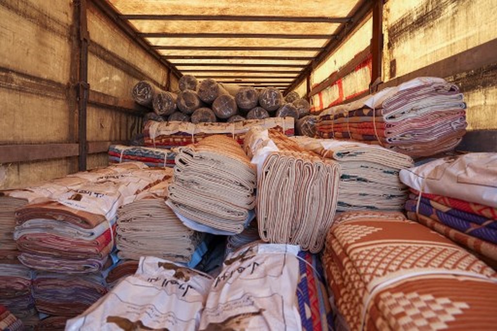 中国向土耳其灾民运送约53吨帐篷